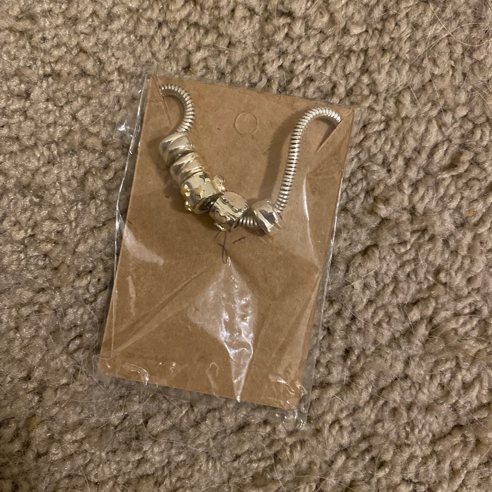 👀 4/$10 Silver charm bracelet